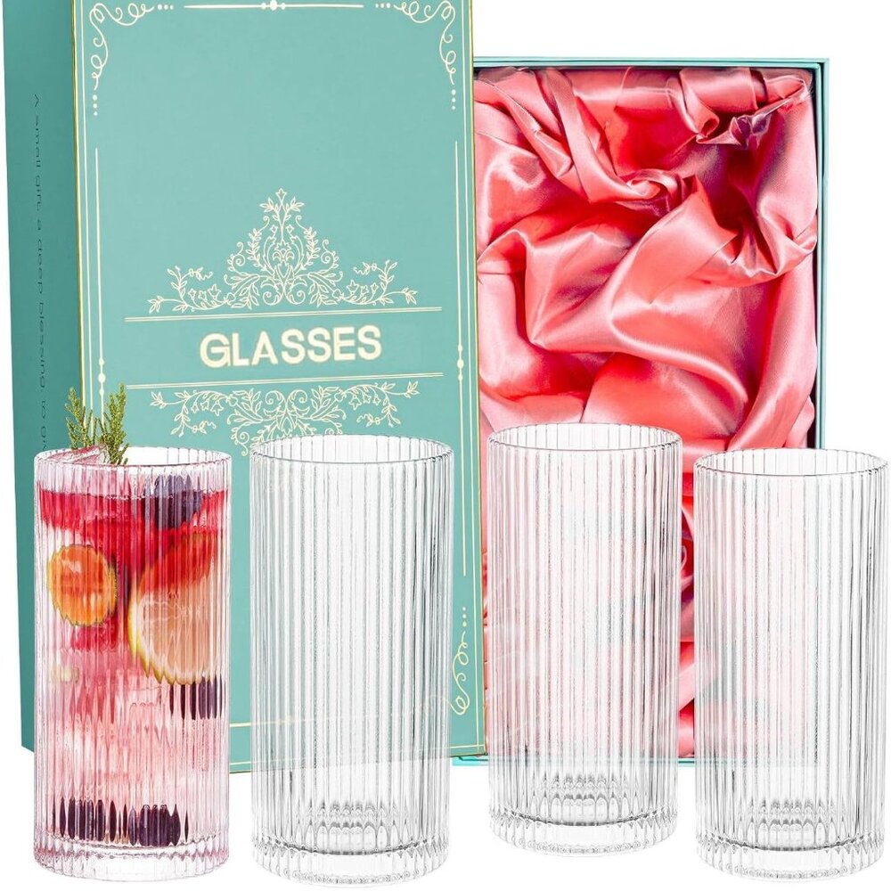 Beautiful Vintage Romantic, Sophisticated Glass Set of 4